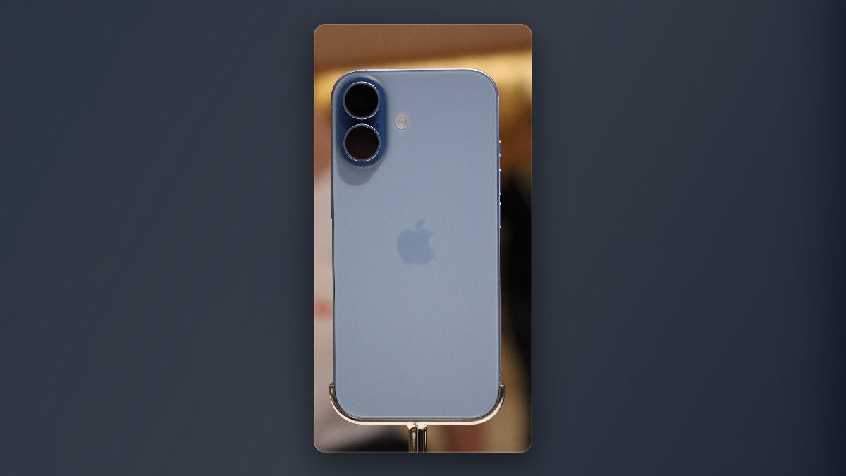 Apple iPhone 17 in Mist Blue